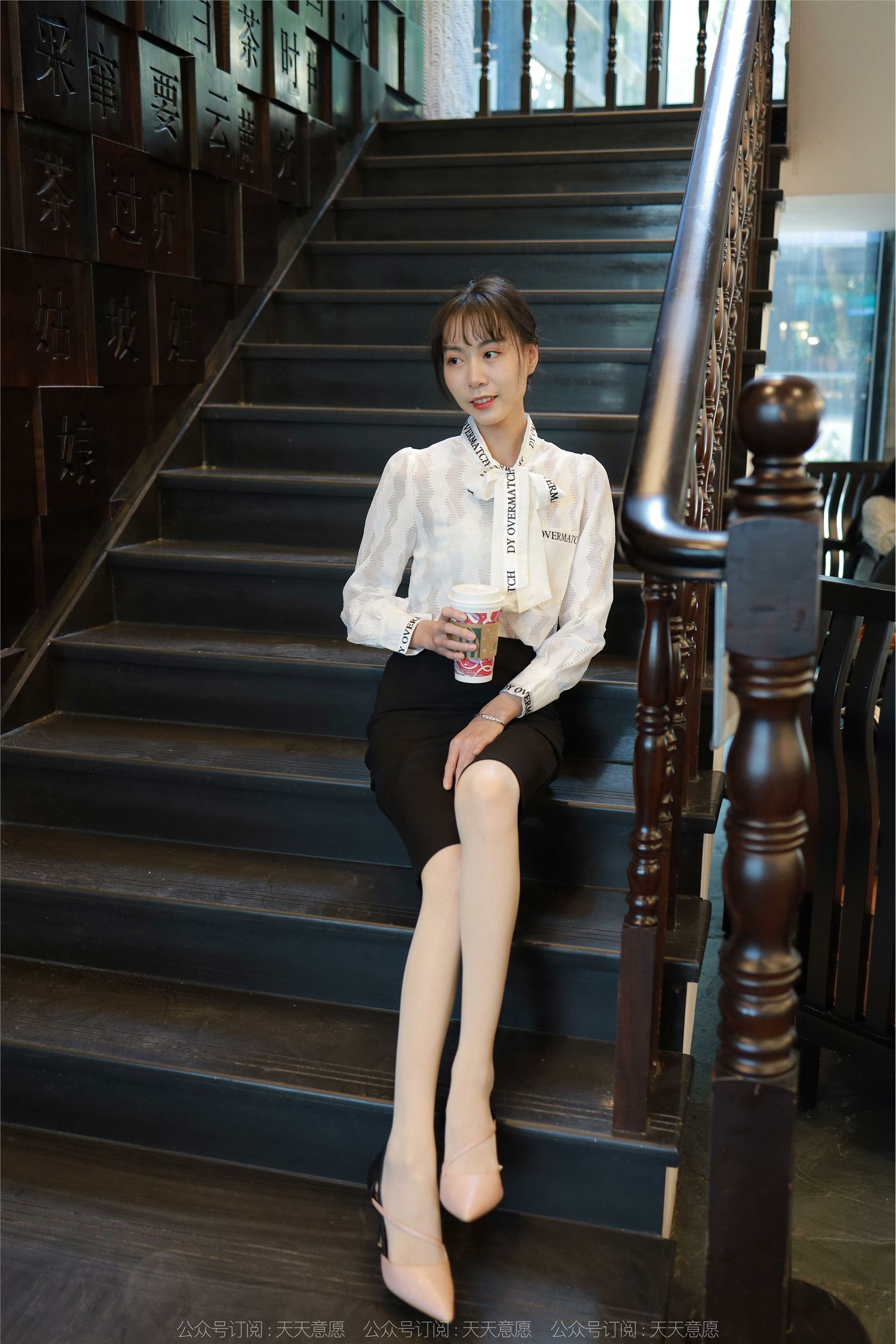 IESS异思趣向  2022.01.01 丝享家981：团团《气质一步裙》